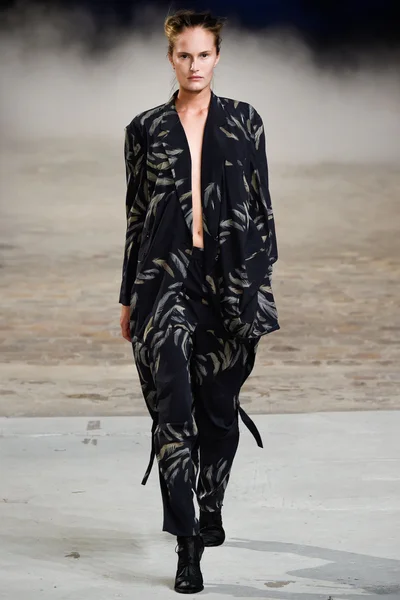Look 11
